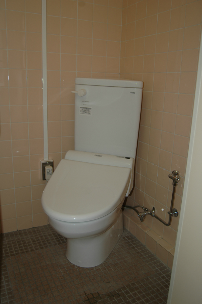 男子トイレのリフォーム工事後の写真です。