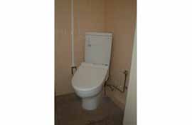 和式便器を洋式トイレ(ウォシュレット付き)にリフォームさせていただきました。