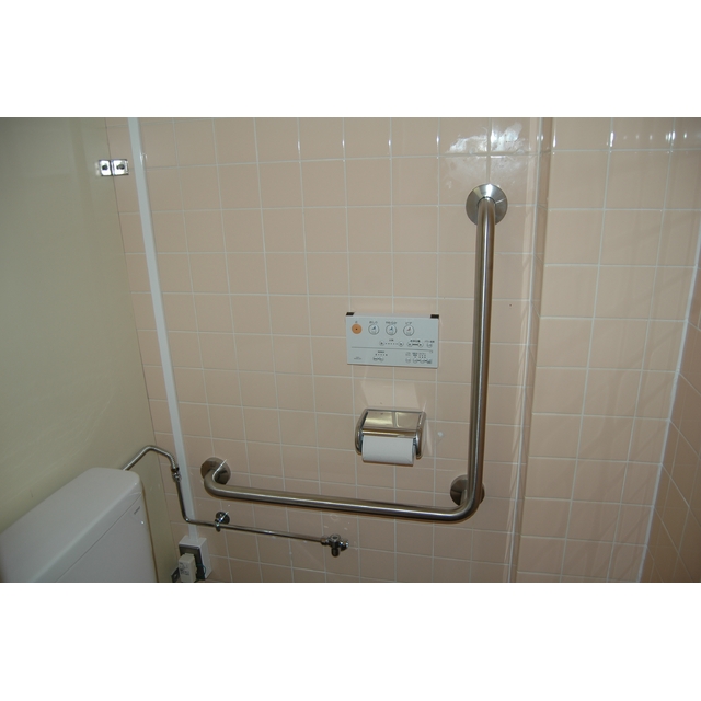 大型のL字型手摺りを設置させていただきました。