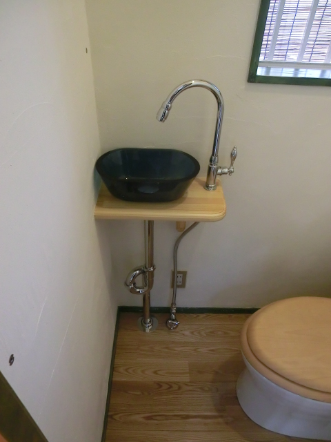 木製便座のトイレ