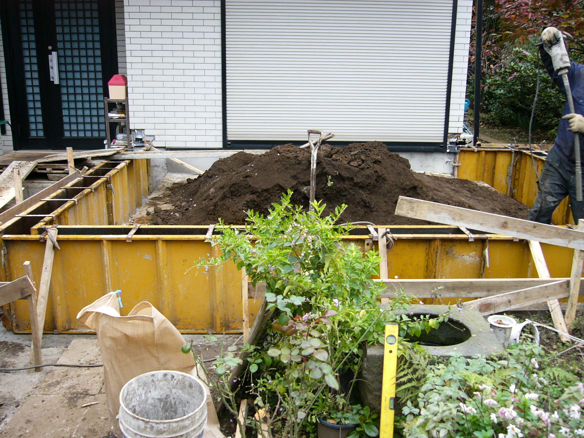 基礎は布基礎工事となります。