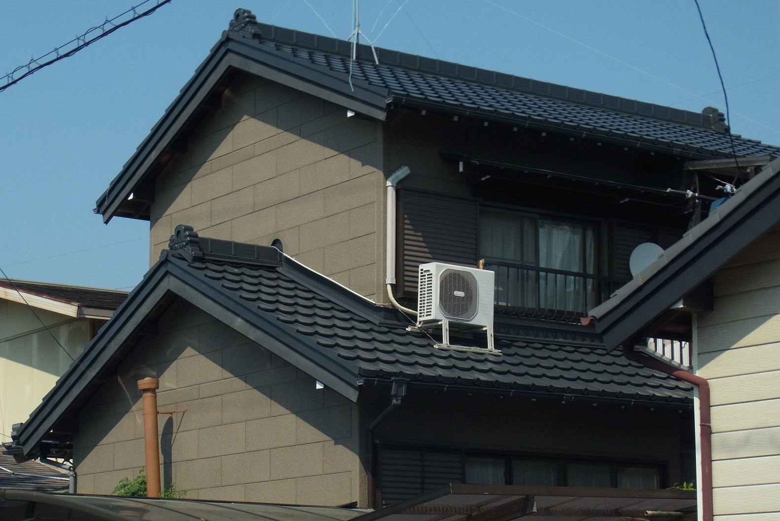 地震対策の為屋根瓦から軽量の金属瓦へ