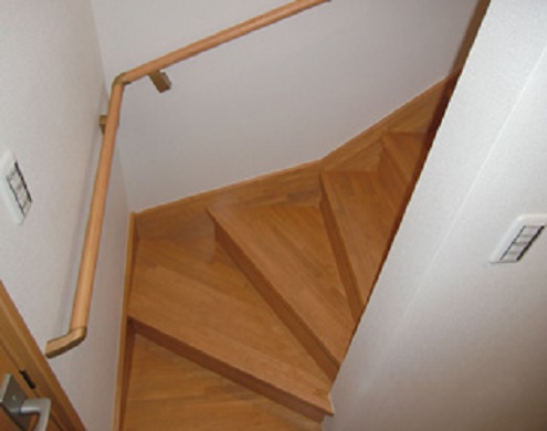 安全な階段へリフォーム