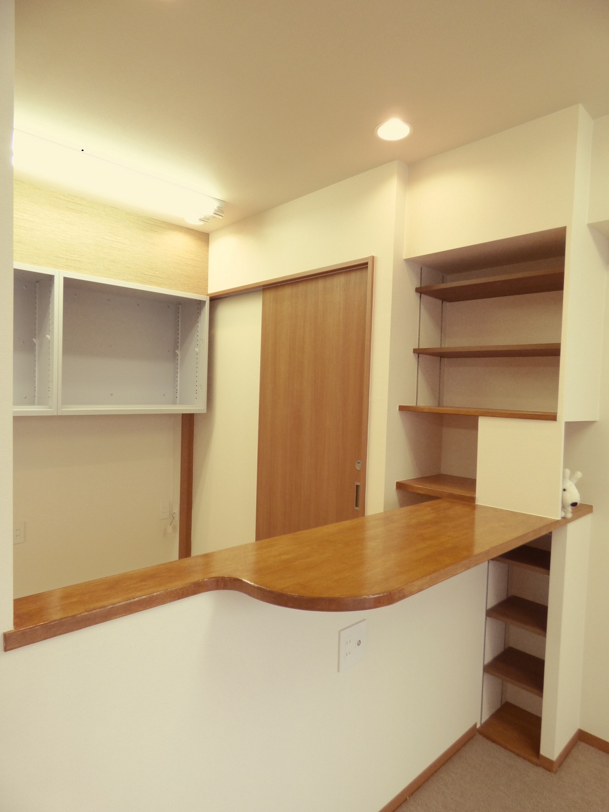 カウンターの角をなくしています