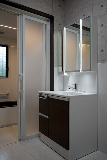 シンプルで機能性に優れた洗面化粧台