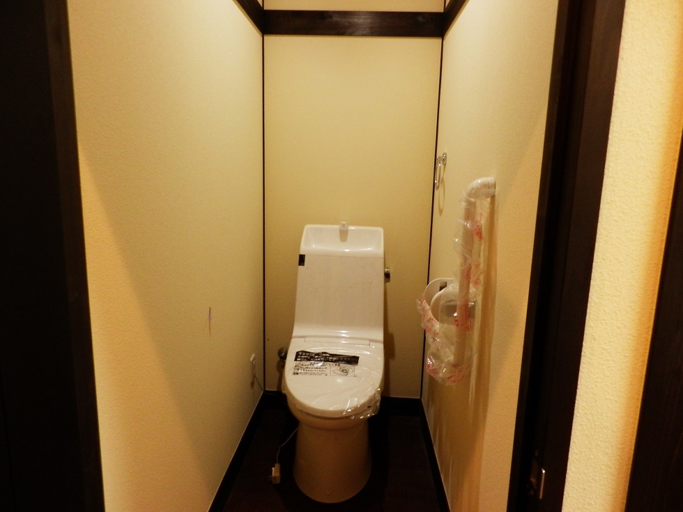 狭いスペースをうまく使ったトイレ