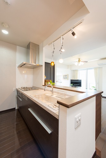 圧迫感なくリビング側を見渡せます。