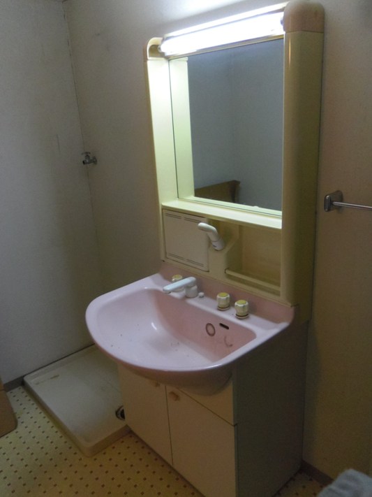 一面境で収納もありませんでした