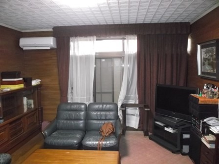 時代を感じるリビングでした。