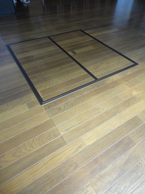 折りたたんで収納できます