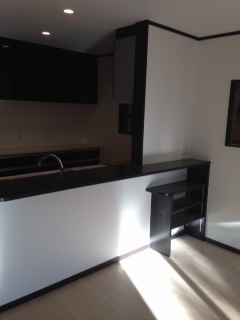 横のスペースに、棚 収納