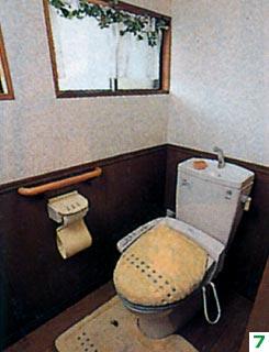 男女に分かれていたトイレをひとつにつなげ、今までの狭さを改善しました。
