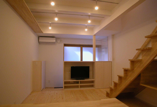 家族が集まるリビング イメージ