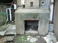 近年の日本の建物ではほとんど見られないダストシュート。