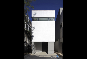 /reform-mitsumori/シンプルな白く四角い形の住宅「ハコノオウチ」です