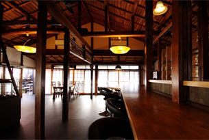 /reform-mitsumori/50年以上前の住宅を、現代和風の御茶屋と和カフェにフルリノベーションした作品。