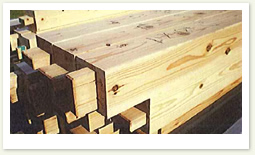 加工場で加工された木材