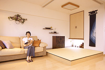 畳スペースは遮光ロールスクリーンを下ろすと主寝室と早変わりする多目的空間に