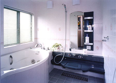 ブローバス（気泡浴槽）、浴室換気暖房乾燥機の採用で快適性も重視