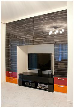 機能性の高い床材や壁の仕切り、そして収納たっぷりで使いやすいアーチ型収納をご提案