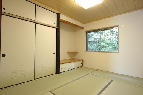 やはり和室は残しておきたいもの。シンプルなデザインで和室が生き返りました。