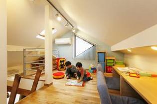 ロフトは拡張して２人の子供部屋に。広々空間となりました。
