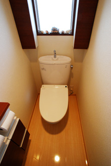トイレはスッキリシンプルな空間に生まれ変わりました。
