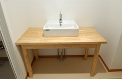 キッチン同様、木製の洗面台をチョイス。温かみのあるデザインです。