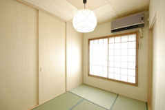家全体のイメージと合わせて、和室もシンプルなテイストに。