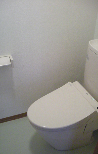 トイレには最新型便器、TOTO「ピュアレストEX」を導入。