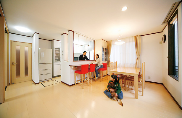 リビングと隣接する和室は、1フロアーとして広く使用できる様に改築