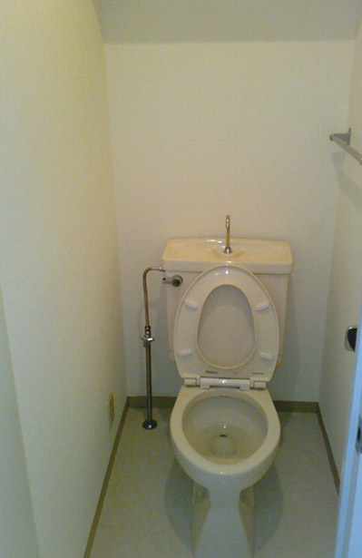 トイレは便器・壁紙すべてを交換