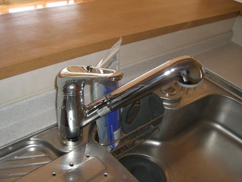 キッチン水栓を浄水器付きに交換。綺麗な水を料理に使えると好評です。