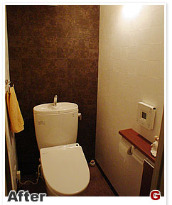 トイレの壁は、一面だけクロスを変えてシックな大人の雰囲気に。