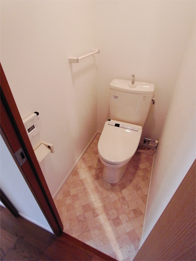 トイレはTOTOの「リモデル便器 ピュアレストQR」を採用。