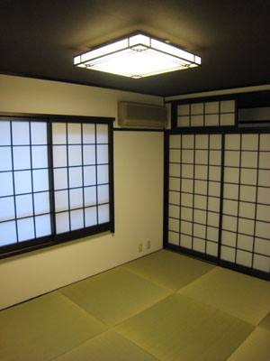 京町屋をイメージさせる和室には、市松模様の縁なし畳を採用しました。
