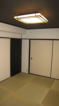 京町屋をイメージさせる和室には、市松模様の縁なし畳を採用しました。 