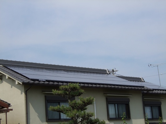 京セラ太陽光発電「ECONOROOTS180Ｗ」22枚 3.96kWを設置。