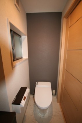 モダンな雰囲気を出したトイレデザイン