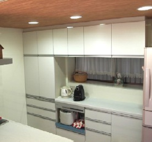 Ｉ型キッチンでスペースを有効利用。