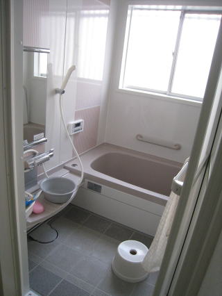 明るく清潔感ある浴室