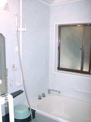 完成した浴室写真。安全に快適な入浴を楽しめます。