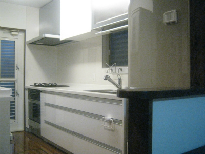 低価格のニトリのキッチンです。Ｉ型キッチンで広いスペースを確保しました。