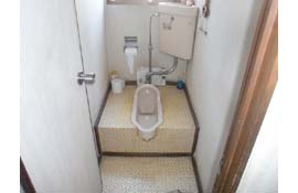 施工前の和式トイレです。