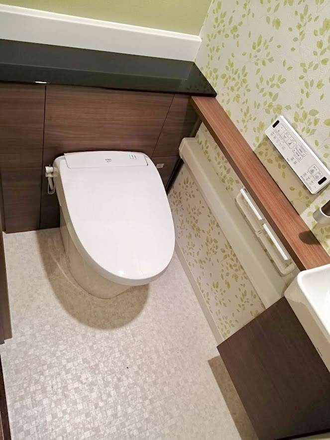 江東区マンショントイレリフォーム。LIXILトイレリフォレで手洗い器を設置。