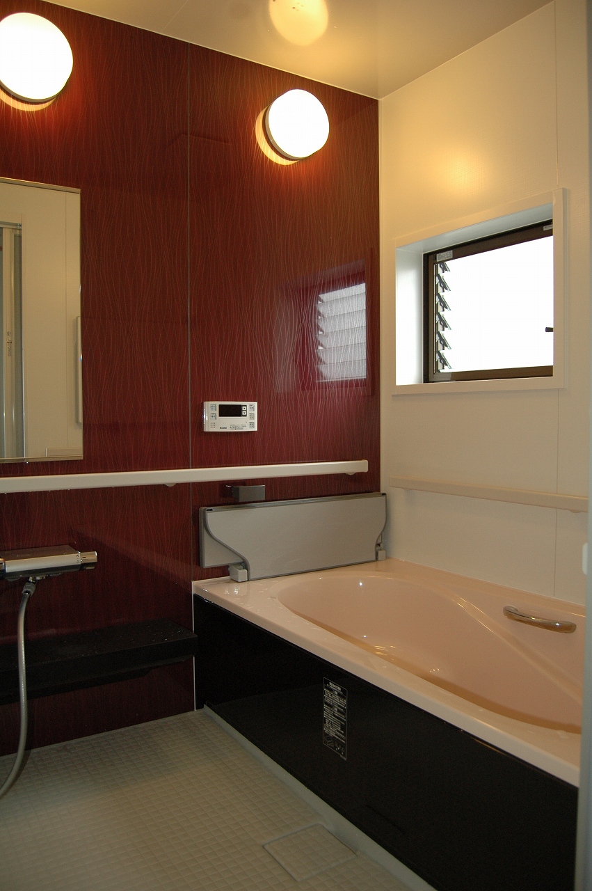 リフォーム工事完成後の浴室の写真です。