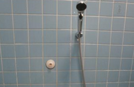 シャワーの手元に<止水スイッチ>がついているので、節水効果も。