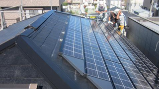 屋根に馴染む太陽光発電モジュール イメージ